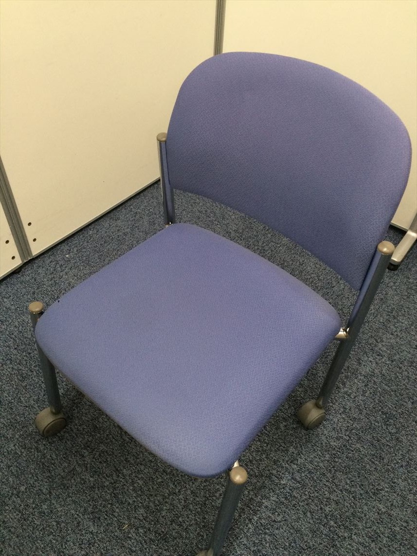 キャスター付チェア入荷しました！！
                        
                                    中古
            