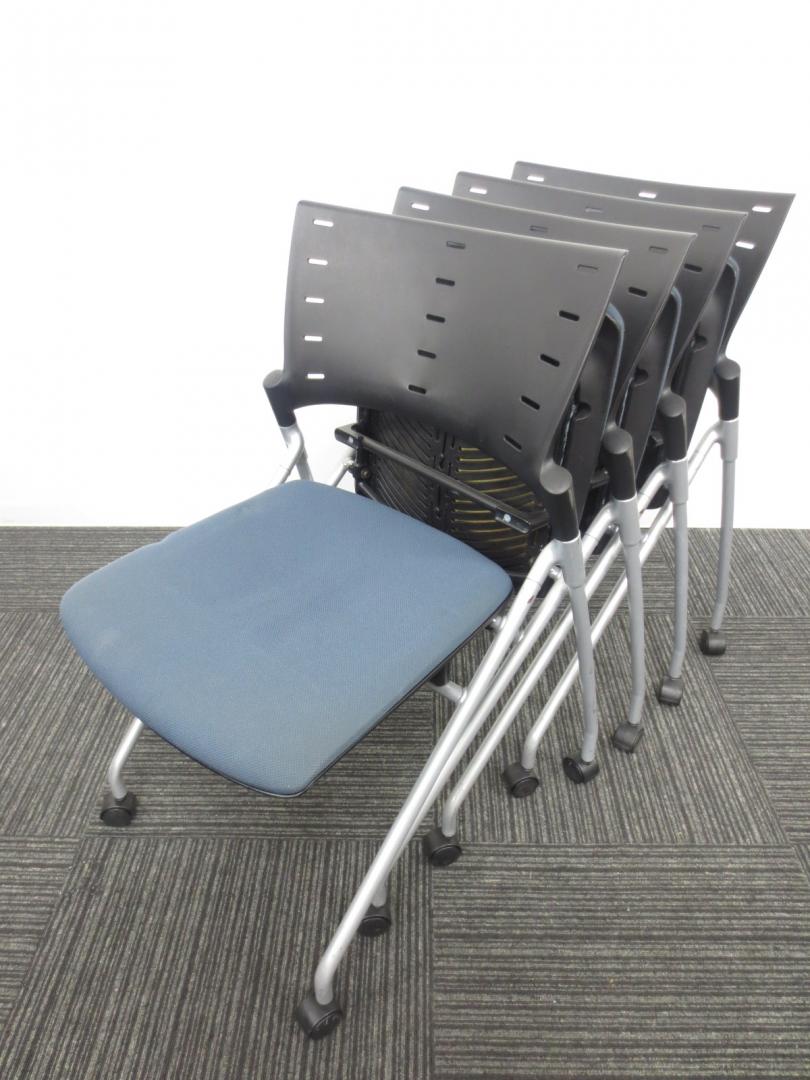 【4脚セット商品】【汚れが目立ちにくいグレー色】■イトーキ製　■マノス　■濃いグレー色■キャスター付き【相模原・町田店】 
                        マノス
                                    中古
            