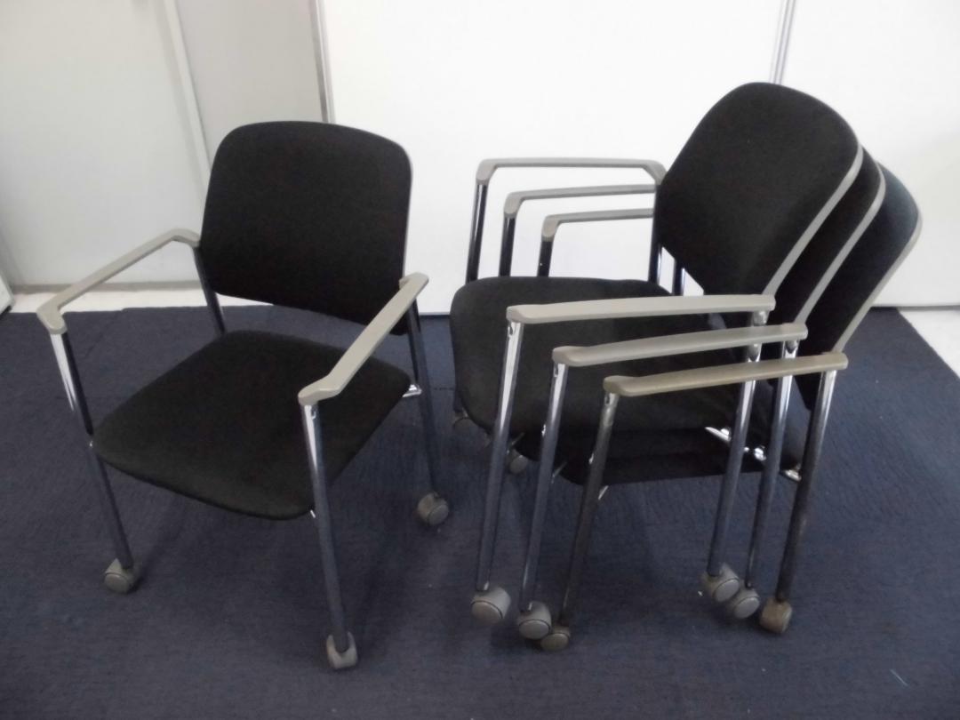 イトーキ製｜肘付スタッキングチェア(4脚セット)｜ブラック｜重ね合わせ可能でスッキリ収納！
                        
                                    中古
            