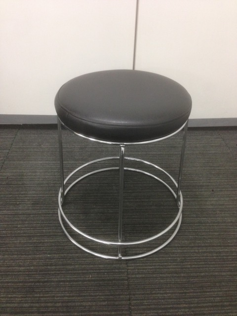 やだ、なにこれ、すっごいふかふか……！　はい、丸椅子の夜明けです。
                        
                                    中古
            