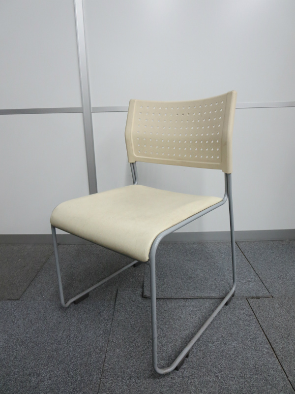 【4脚入荷！】チトセ製スタッキングチェア4脚入荷！【中古オフィス家具】
                        その他シリーズ
                                    中古
            