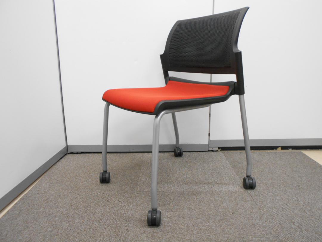 ウチダ製・キャスター付・ミーティングチェアが入荷致しました。オシャレなカラーリング。
                        FM-310
                                    中古
            