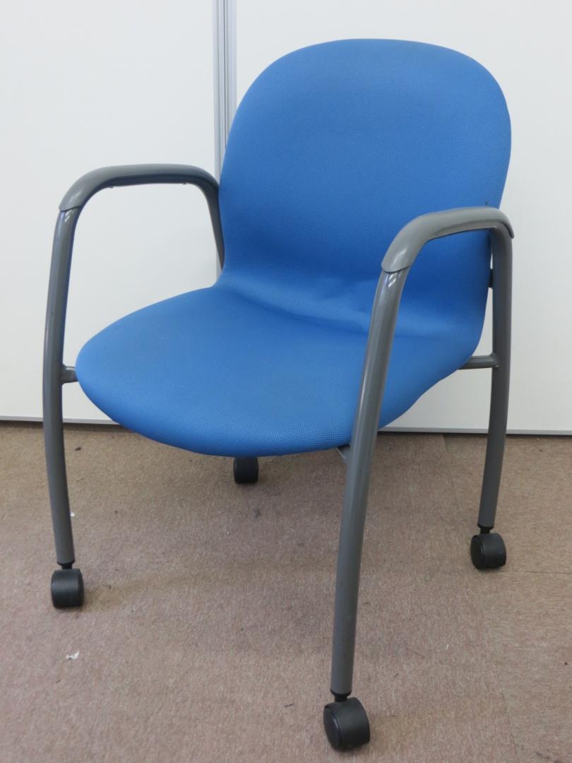【状態良好！】休憩室などに！会議室などに！綺麗な青色チェア【6脚揃いでございます】
                        
                                    中古
            