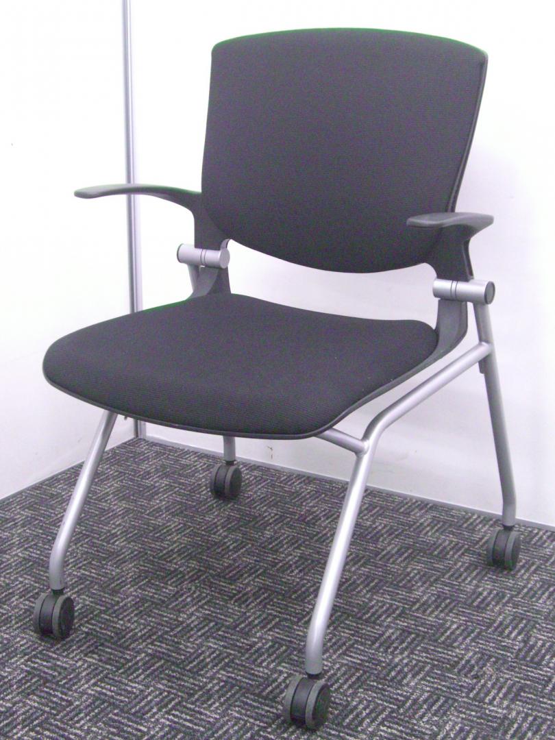 【限定６脚】■国内メーカーオカムラのネスティングチェア！グラータ■シンプルな見た目なのに座り心地抜群！
                        グラータ
                                    中古
            