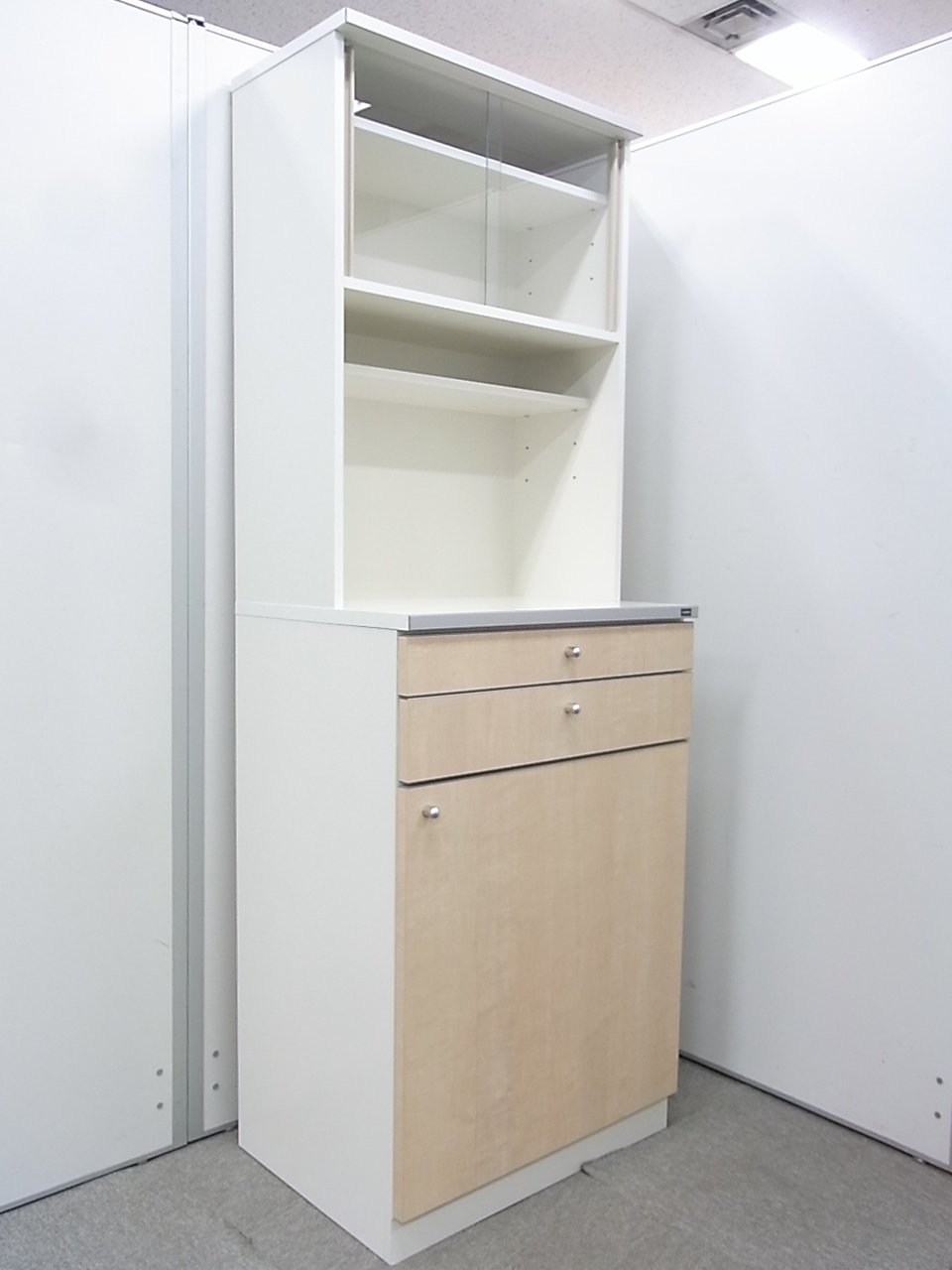 【新古品】1台限定のキッチンキャビネット入荷！起業や拠点開設で新設の給湯室に！
                        
                                    中古
            