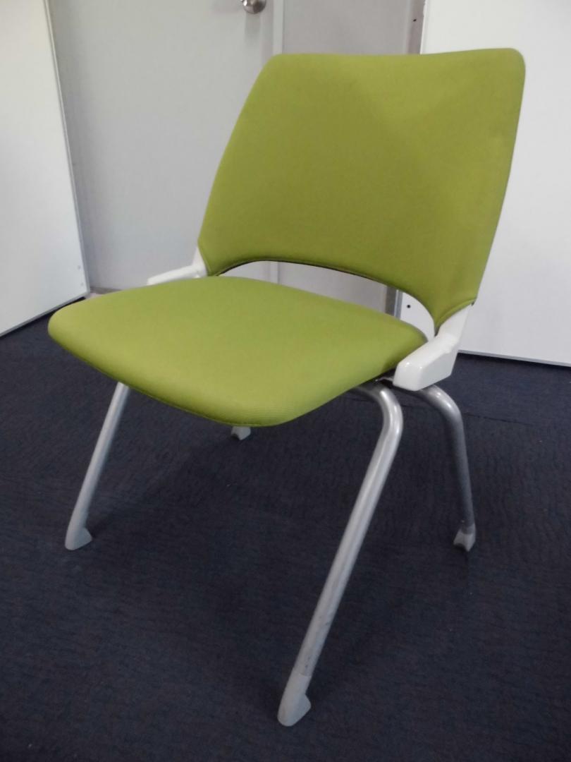 【ラスト2脚50％OFF】内田洋行｜スタッキングチェア【平行・垂直2ウェイ収納！】
                        
                                    中古
            