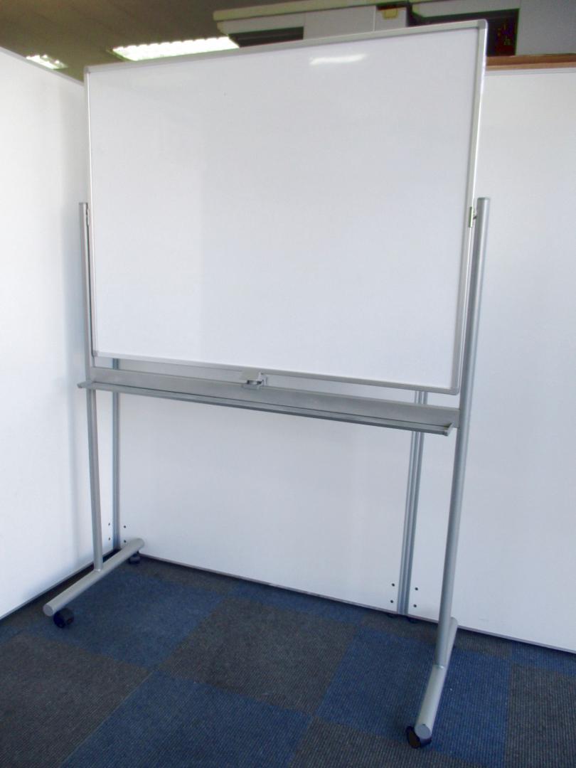 【お手頃価格!!】キャスターも付いており移動も楽々!!【キャスター若干曲がってます】Nu
                        
                                    中古
            