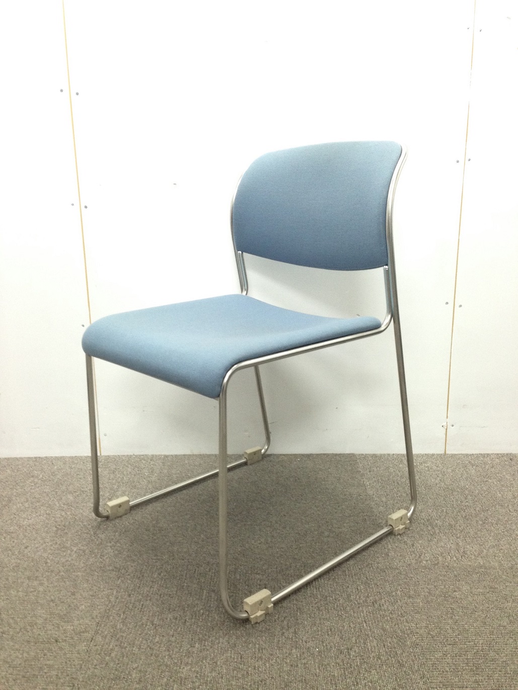 【5台入荷】【お買い得品】会議室にピッタリのスタッキングチェア入荷です｜安心のオカムラ製。
                        
                                    中古
            