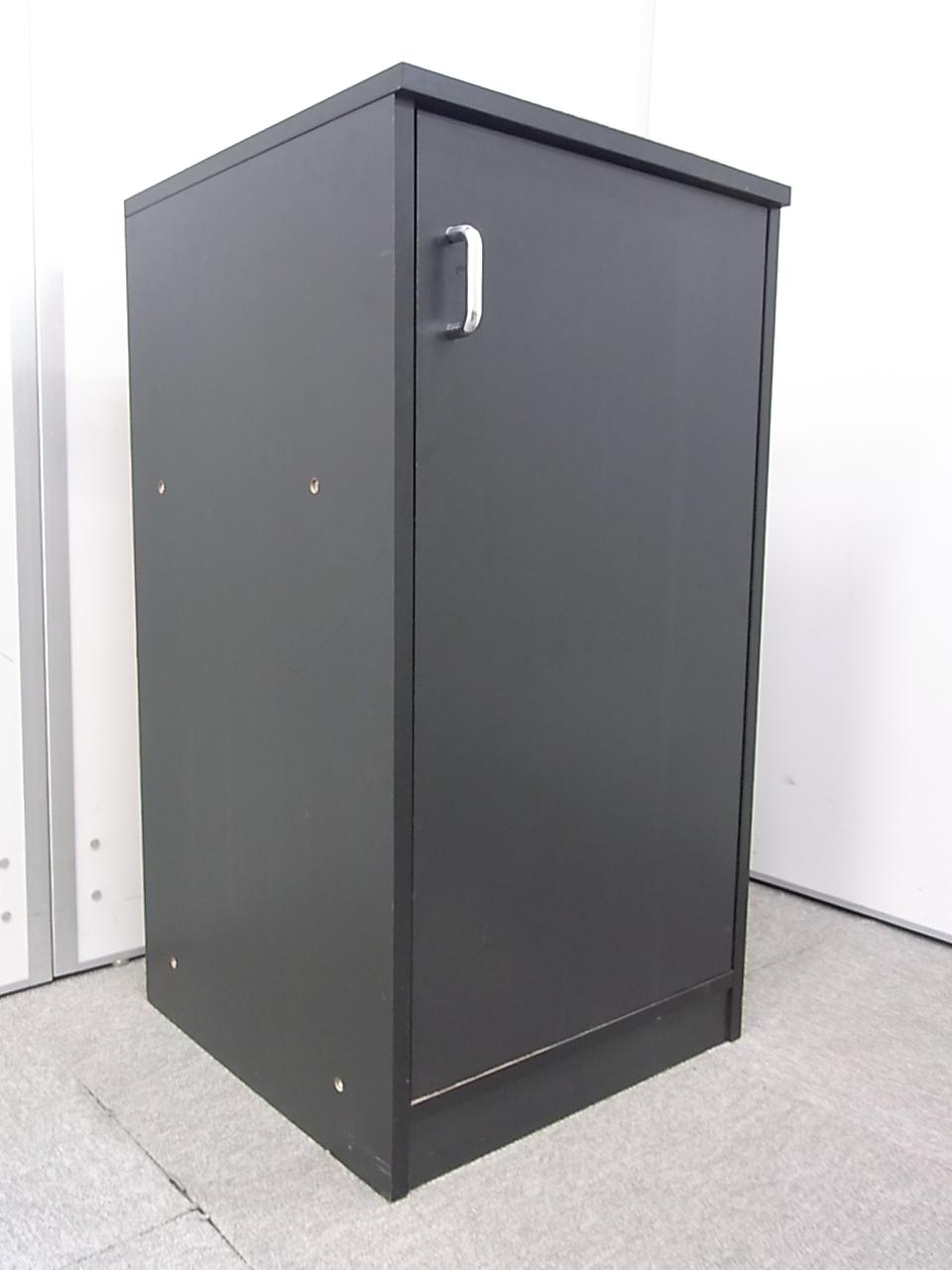 木製の片開き書庫入荷！ちょっとしたものを収納する事務所などにオススメ！
                        
                                    中古
            