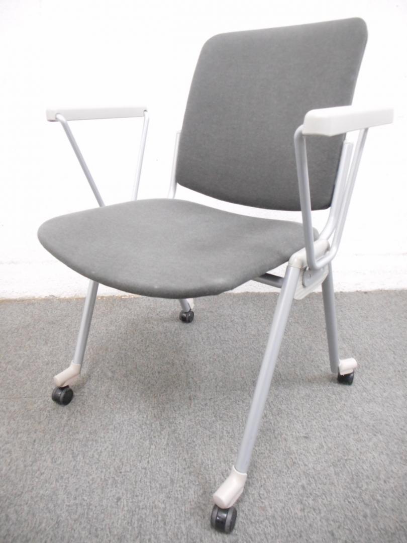 【ラスト1点・お買得品！】■スタッキングチェア　■グレー　■肘・キャスター付　■サンケイ（SANKEI）
                        
                                    中古
            