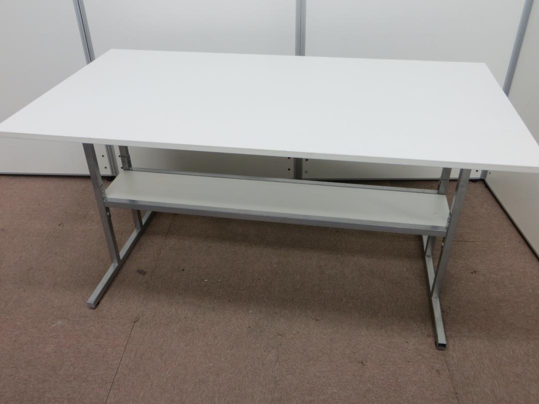 【状態良好】足元に小物が置けるミーティングテーブル【限定１台】
                        
                                    中古
            