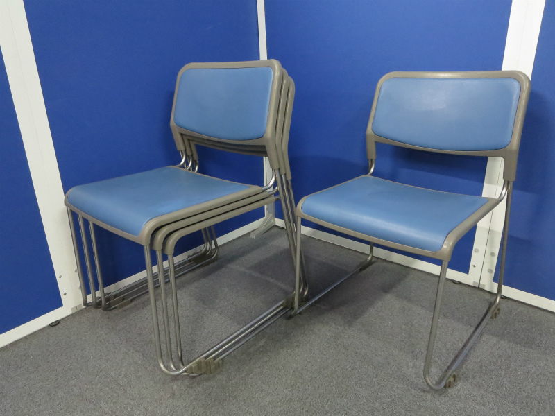 【4脚セット商品】【大量入荷！！】～ライオン製のスタッキングチェアが大量入荷致しました！！【中古オフィス家具】
                        
                                    中古
            