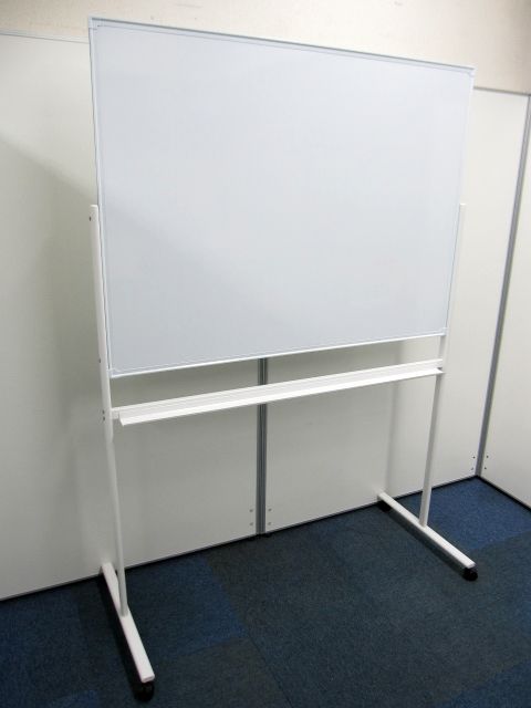 【おつとめ品】ホワイトボード無地片面　キャスター付き　※裏面に傷等がある為安い【盤面W1200×H900mm】
                        
                                    中古
            