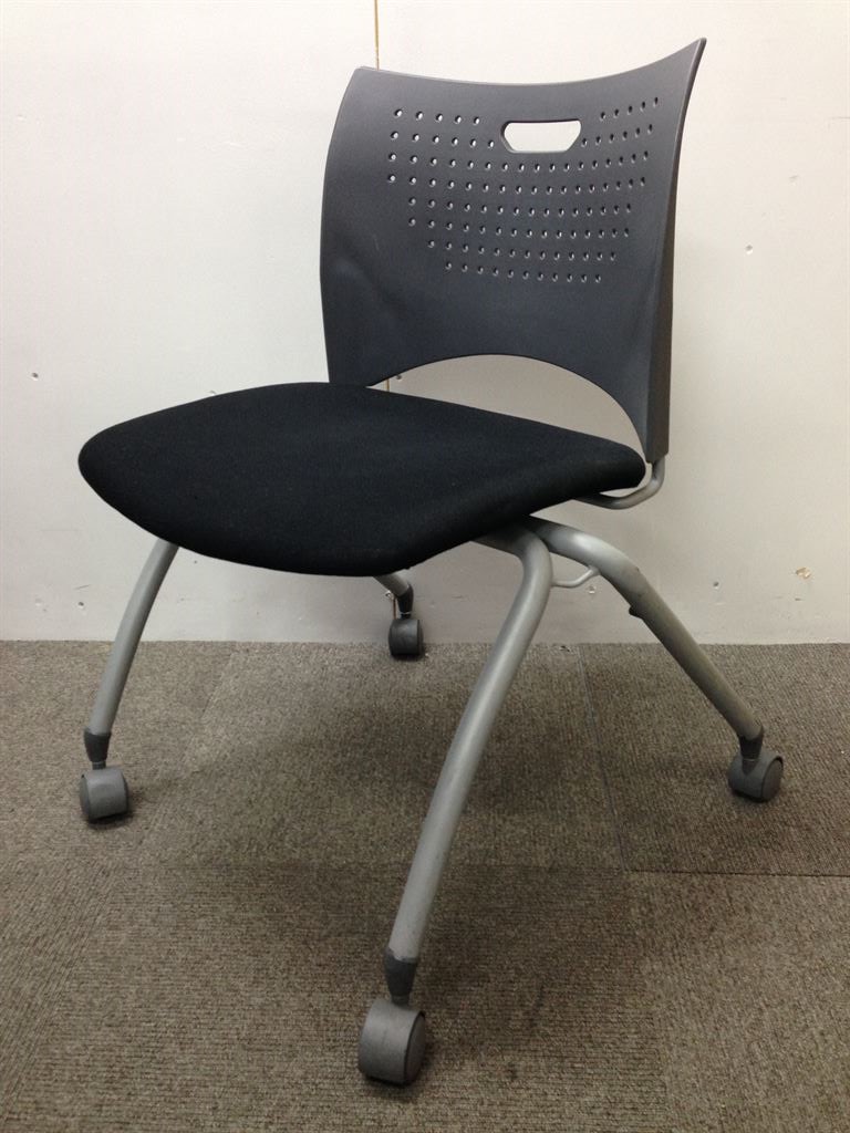 【オフィスに便利な重ねて収納の事務チェア20脚！】
                        
                                    中古
            