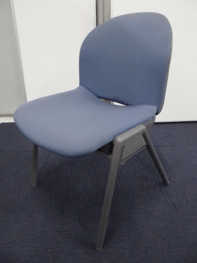 【収納に便利！】コクヨ｜スタッキングチェア｜ブルー｜クッションタイプ
                        
                                    中古
            