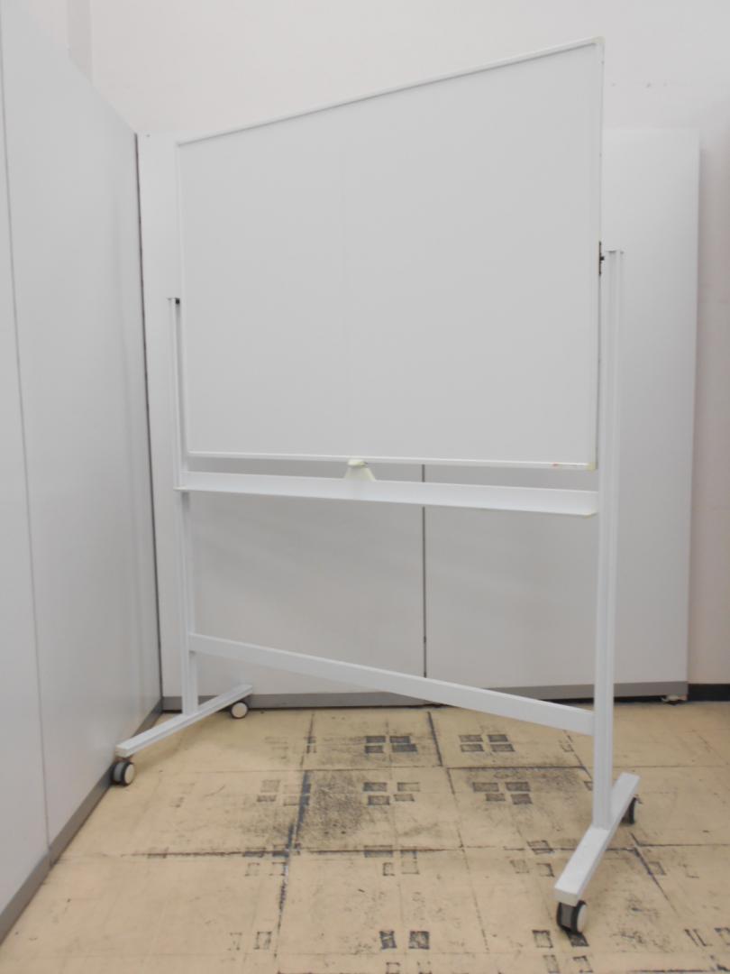 自立式ホワイトボードです。ミーティング等に便利ですよ。
                        
                                    中古
            