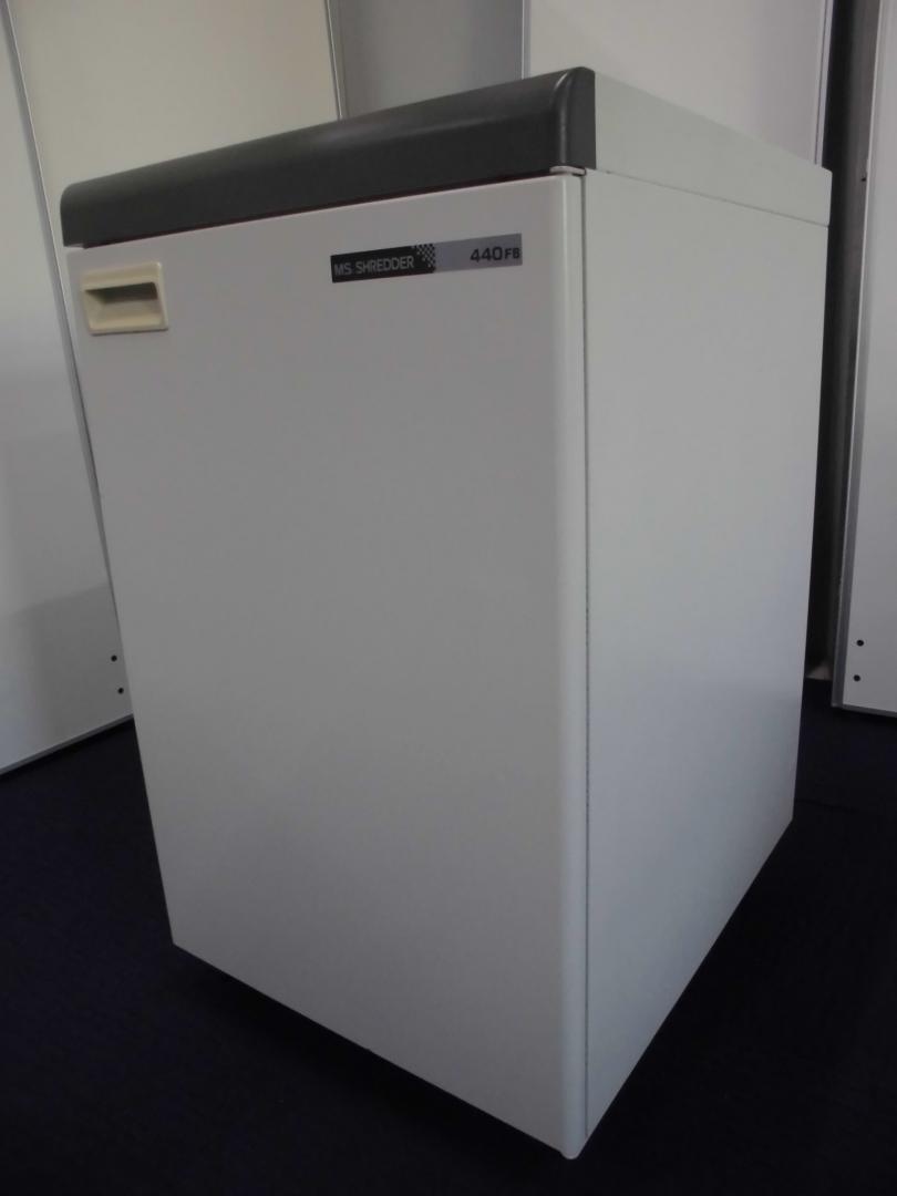 【50枚同時裁断】明光商会｜A3対応で大容量の業務用シュレッダー【動作良好◎】
                        440FB
                                    中古
            