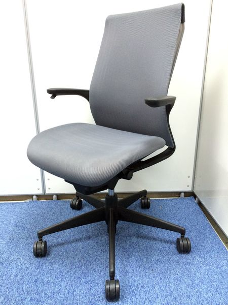 【6台入荷：カタログ現行品】固定肘：ブラックシェルタイプ｜人気のチェアのため、お早めにどうぞ！
                        M4
                                    中古
            