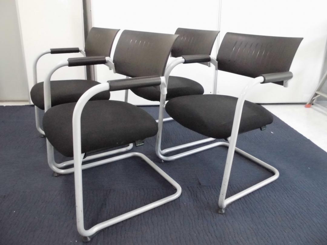 【オシャレデザイン】ドイツの家具メーカーDauphin(ドーファン)より｜スタッキングチェア4脚セット【デザイナーズ家具】
                        
                                    中古
            