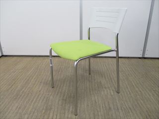 【４脚入荷】カラフルなスタッキングチェア！爽やか！
                        
                                    中古
            