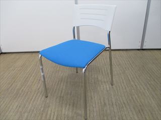 【２脚入荷】カラフルなスタッキングチェア！ホワイト＆ブルー
                        
                                    中古
            