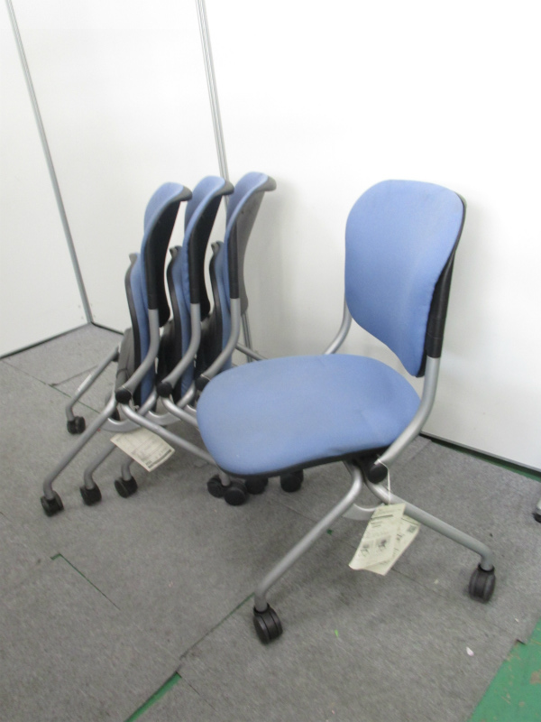 【セット商品】4脚セット　座面を跳ね上げネスティング収納可能なミーティングチェア　ふっくら座面ですわり心地も◎【中古会議用チェア】
                        TOSION トーション
                                    中古
            