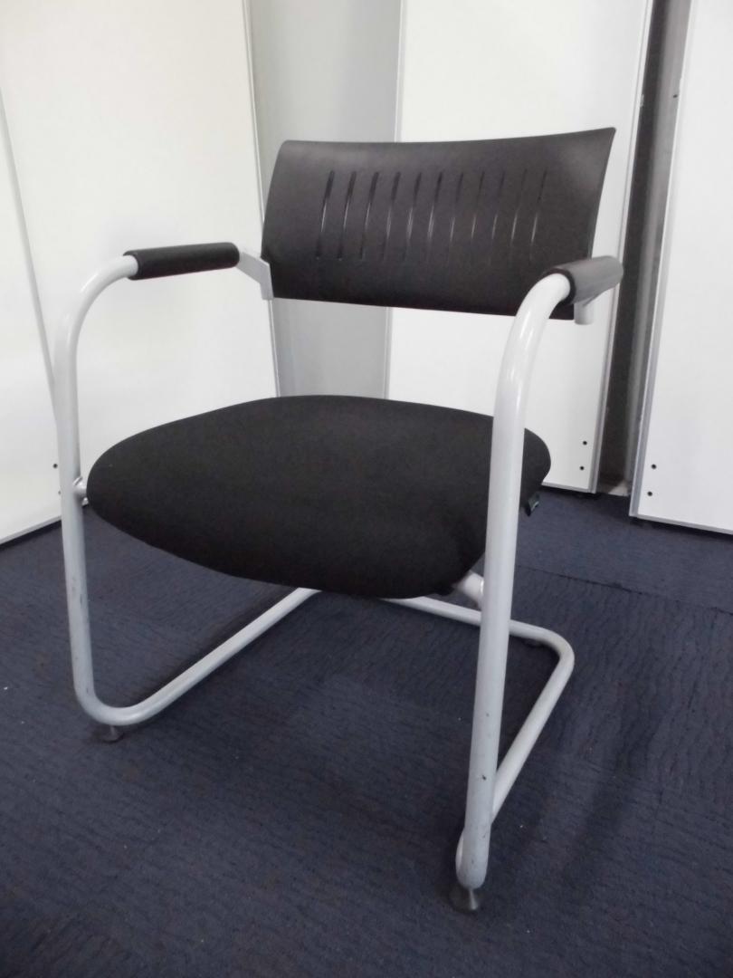 【オシャレデザイン】ドイツの家具メーカーDauphin(ドーファン)より｜スタッキングチェア【デザイナーズ家具】
                        
                                    中古
            