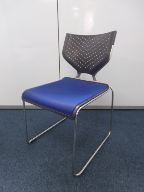 【デザイン・カラーのオシャレなスタッキングチェア！！】
                        
                                    中古
            
