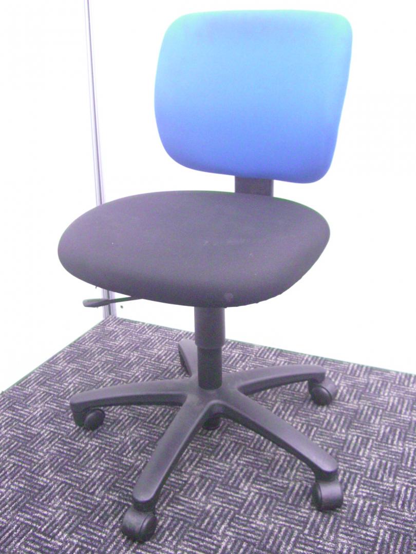 【限定6脚】■ローコストチェア■コクヨ製イーザ■ブルー×ブラック■丈夫で長持ち■おすすめです。
                        イーザ
                                    中古
            