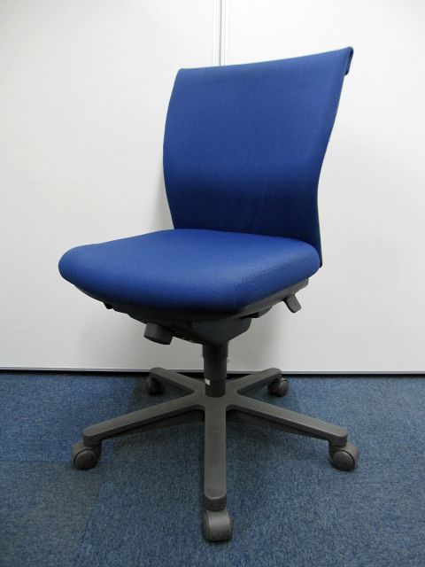 【オフィスチェア】ブルーの高機能チェアが5脚揃います。店長おすすめ
                        トレンザ(TRENZA)
                                    中古
            