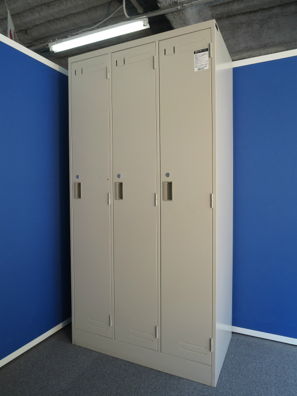 ■コクヨ　3人用ロッカー　■オフィスに馴染むニューグレー色　■【KOKUYO】LKシリーズ【中古オフィス家具】
                        LK
                                    中古
            