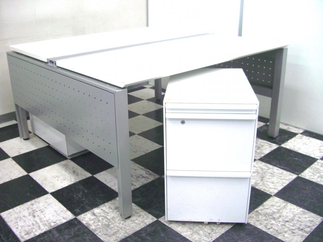 【２名セット】これぞ１流リユース品！■人気のデスクとワゴンのセット■最先端オフィスの主役！■フリーアドレスデスク
                        ユニットベース
                                    中古
            