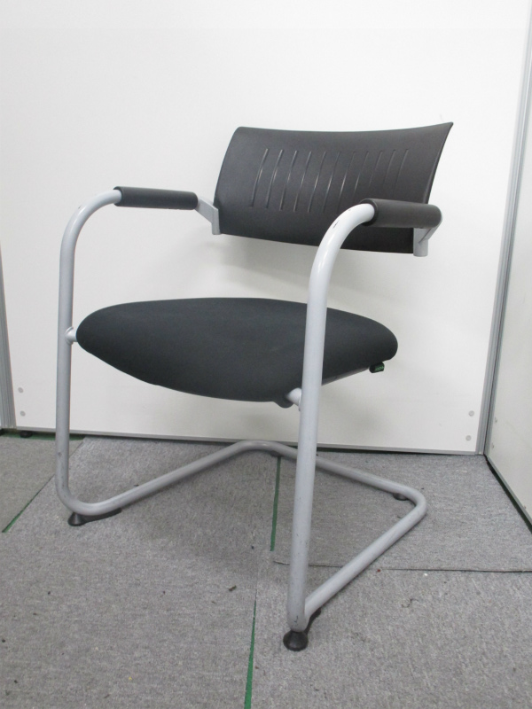 Dauphin （ドーファン）製　ミーティングチェア　キャンチ脚タイプ　スタック収納も可能です。【中古会議用チェア　オフィス家具】【ロット】
                        
                                    中古
            