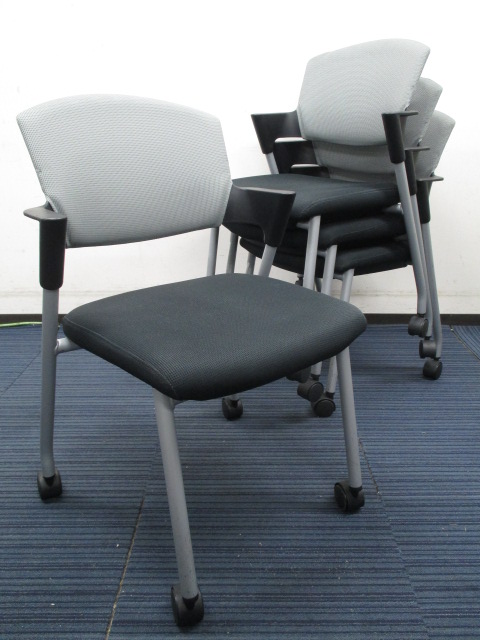 【1セット限定】【重ねて便利♪】■プロッティチェア4脚セット ■グレー背もたれ ■キャスター付き ■大人気シリーズ 
                        プロッティ
                                    中古
            