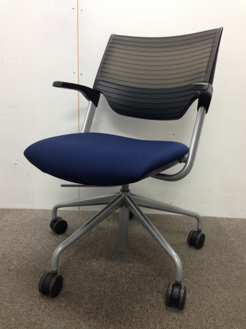 【上下昇降付き！】おしゃれなミーティングチェア｜イトーキ製 レクシブ
                        
                                    中古
            