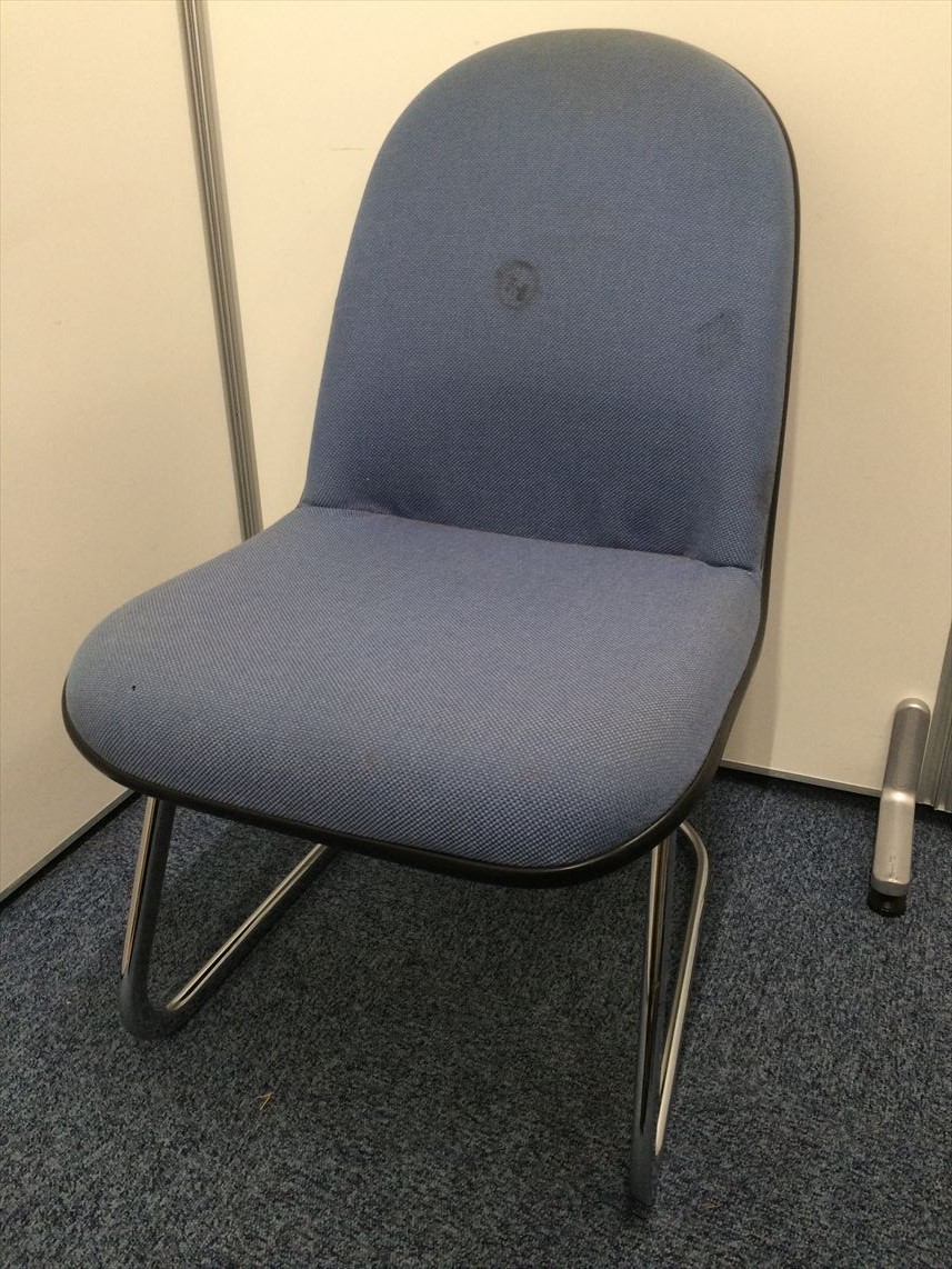 【4脚入荷】ブルーのミーティングチェア　背面ロングタイプ
                        
                                    中古
            