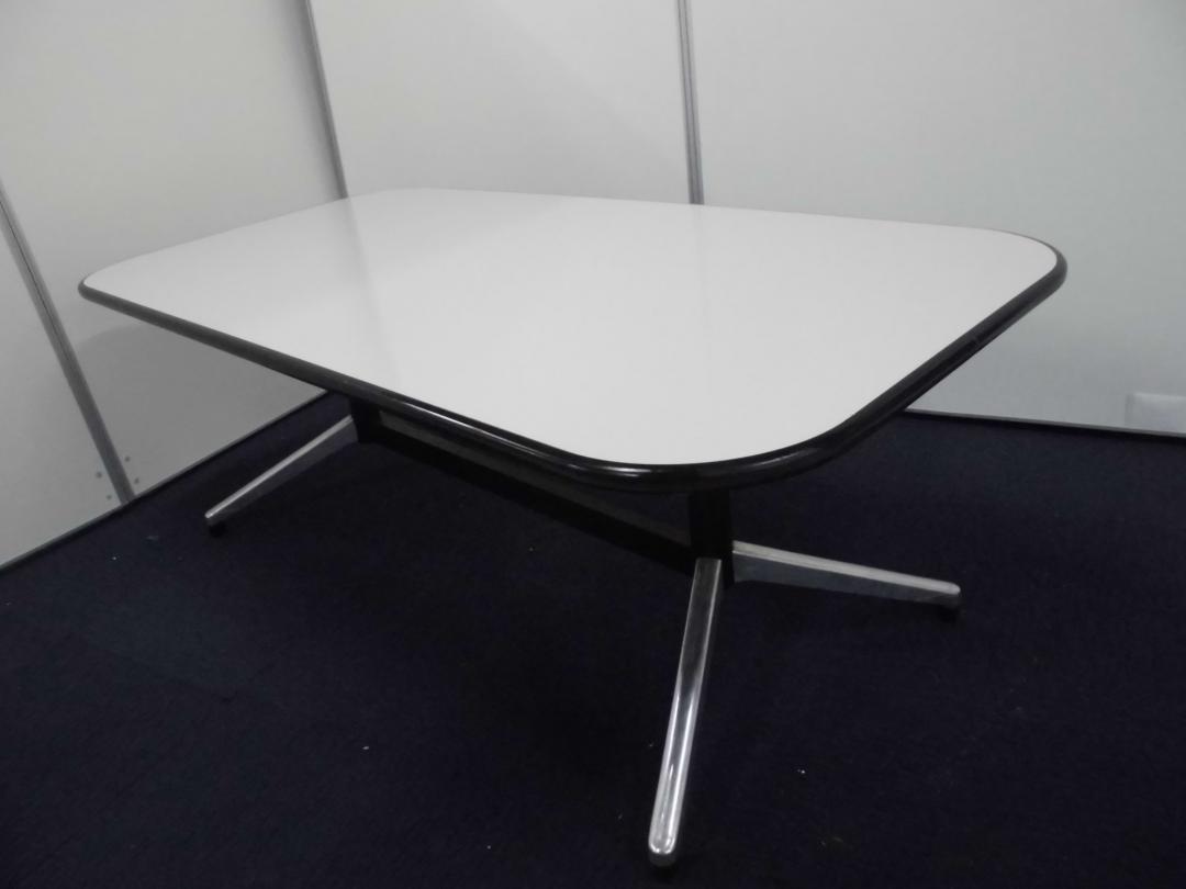 【W1800×D900】ミーティングテーブル｜Y字脚｜天板ホワイト｜6～8名用
                        
                                    中古
            