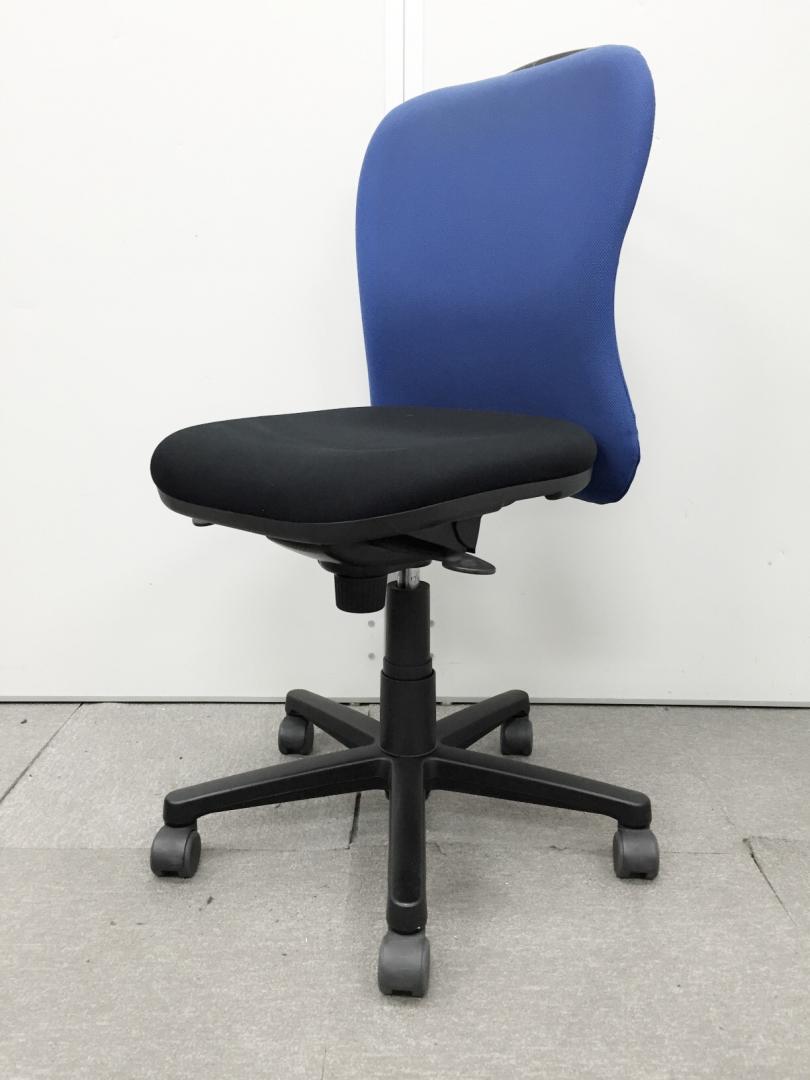 コートハンガー付きのOAチェア入荷！シンプルで尚且つブルーなので、オフィスにオススメ！
                        Capti
                                    中古
            