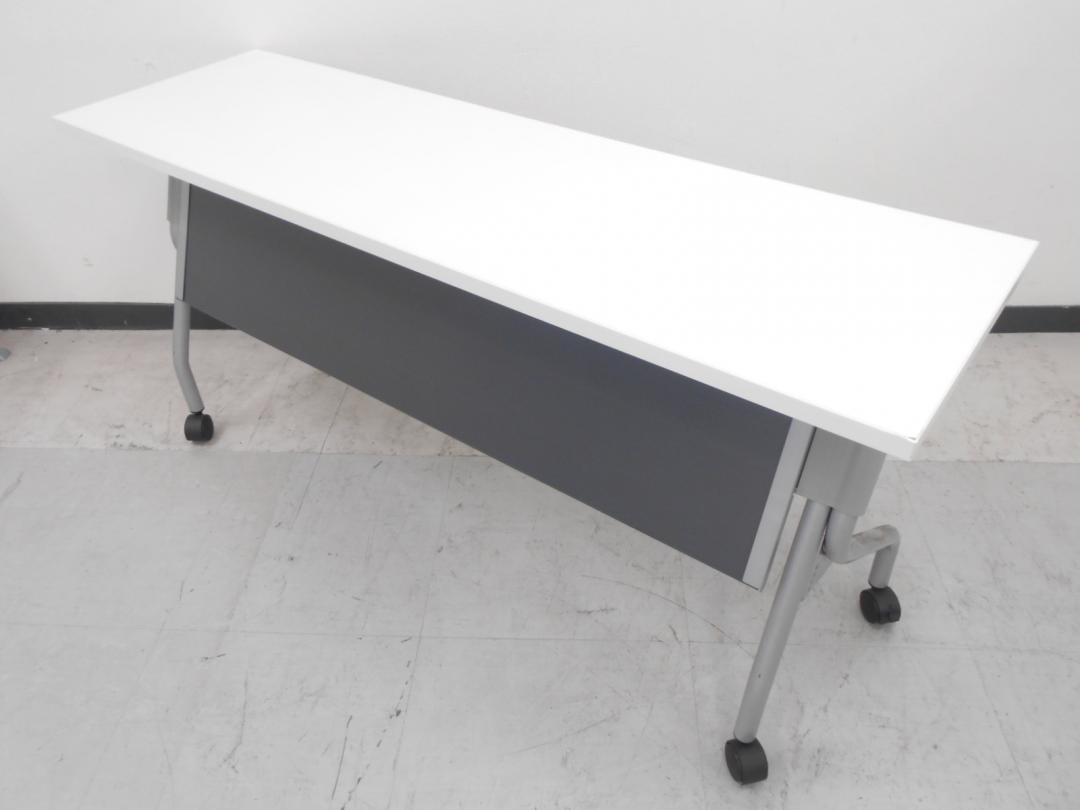 シンプルで使いやすい省スペースなサイドスタックテーブルが入荷しました。　ナイキ製
                        
                                    中古
            