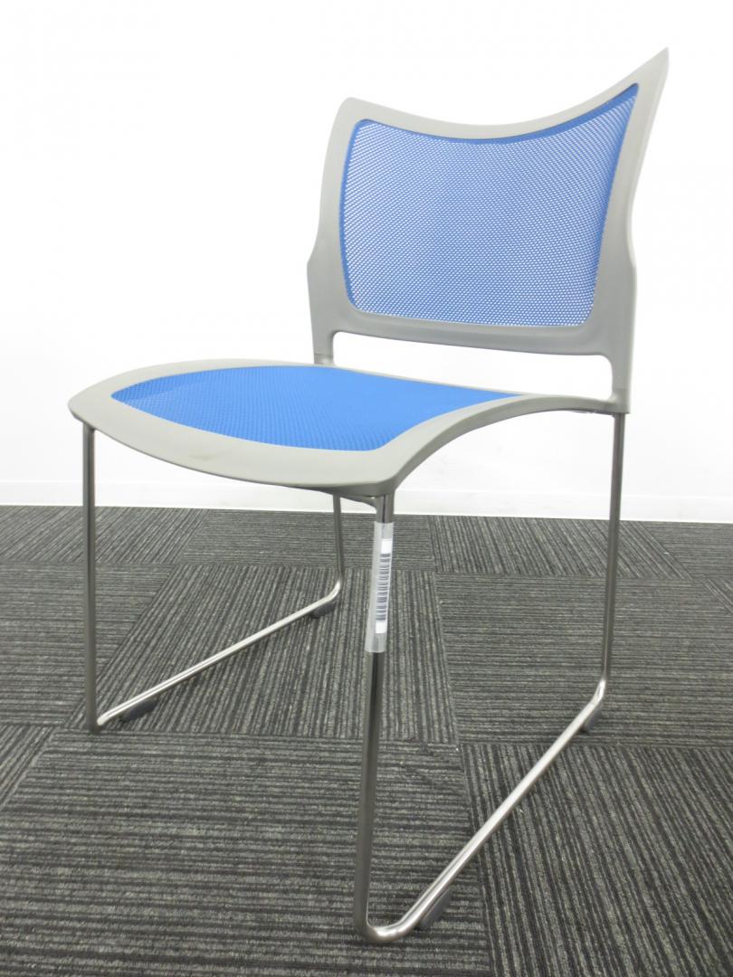 【20脚入荷！】上に重ねられるスタックチェア入荷！【人気のブルー】【スタッキングタイプ】 
                        
                                    中古
            