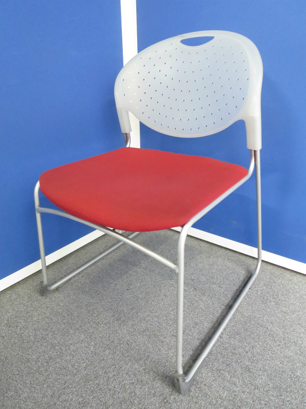 【2脚御座います！】～イトーキ製のスタッキングチェア・2脚あまりの為お安く～【中古オフィス家具】
                        クリケット
                                    中古
            