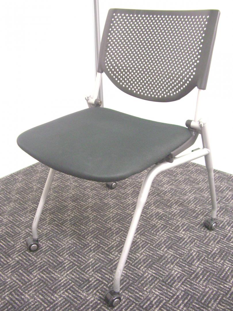 【大量入荷！】頑丈だけど軽い！持ち運びがラクラク■畳めて移動して収納できる！■会議室・休憩室にピッタシ！
                        プロスタック
                                    中古
            