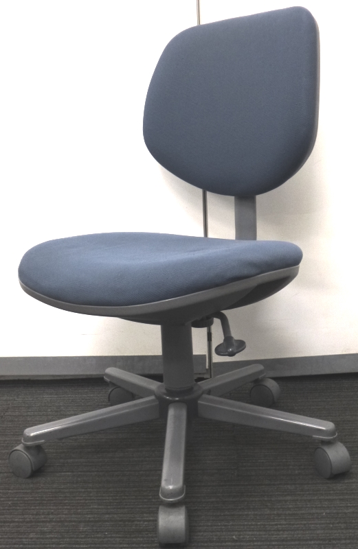 【続々入荷】シンプルなオフィスチェア　ロングセラー商品です
                        C型チェア80
                                    中古
            