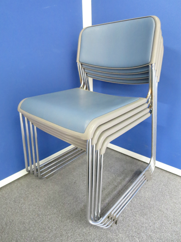 【4脚セット】～コクヨ製のスタンダードなスタッキングチェアが4脚セットでお買い得に！【中古オフィス家具】
                        
                                    中古
            