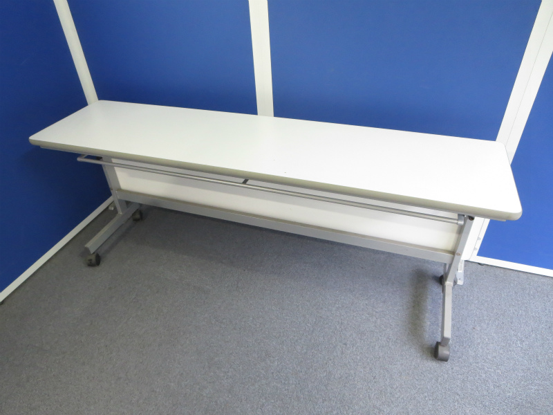 【1台入荷】～幕板付きのサイドスタックテーブルが天板かけありの為、お安く！【中古オフィス家具】
                        
                                    中古
            