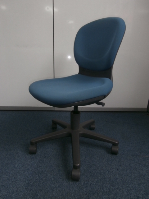 【10脚入荷！！グリーン色のＯＡチェア！！】
                        
                                    中古
            