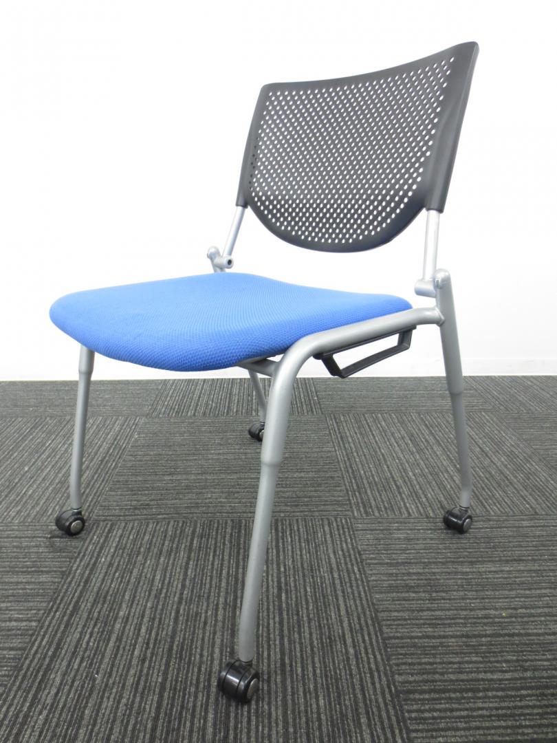 【会議室用の定番ミーティングチェア】■オカムラの人気シリーズ「プロスタック」｜定番のブルー　キャスター付き【相模原・町田店】 
                        プロスタック
                                    中古
            