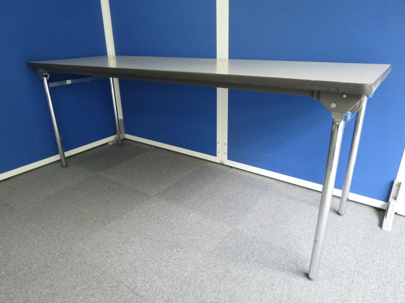 【1台入荷】～折り畳みなので収納しやすく、使いやすい！コクヨ製折り畳みテーブル～【中古オフィス家具】
                        
                                    中古
            