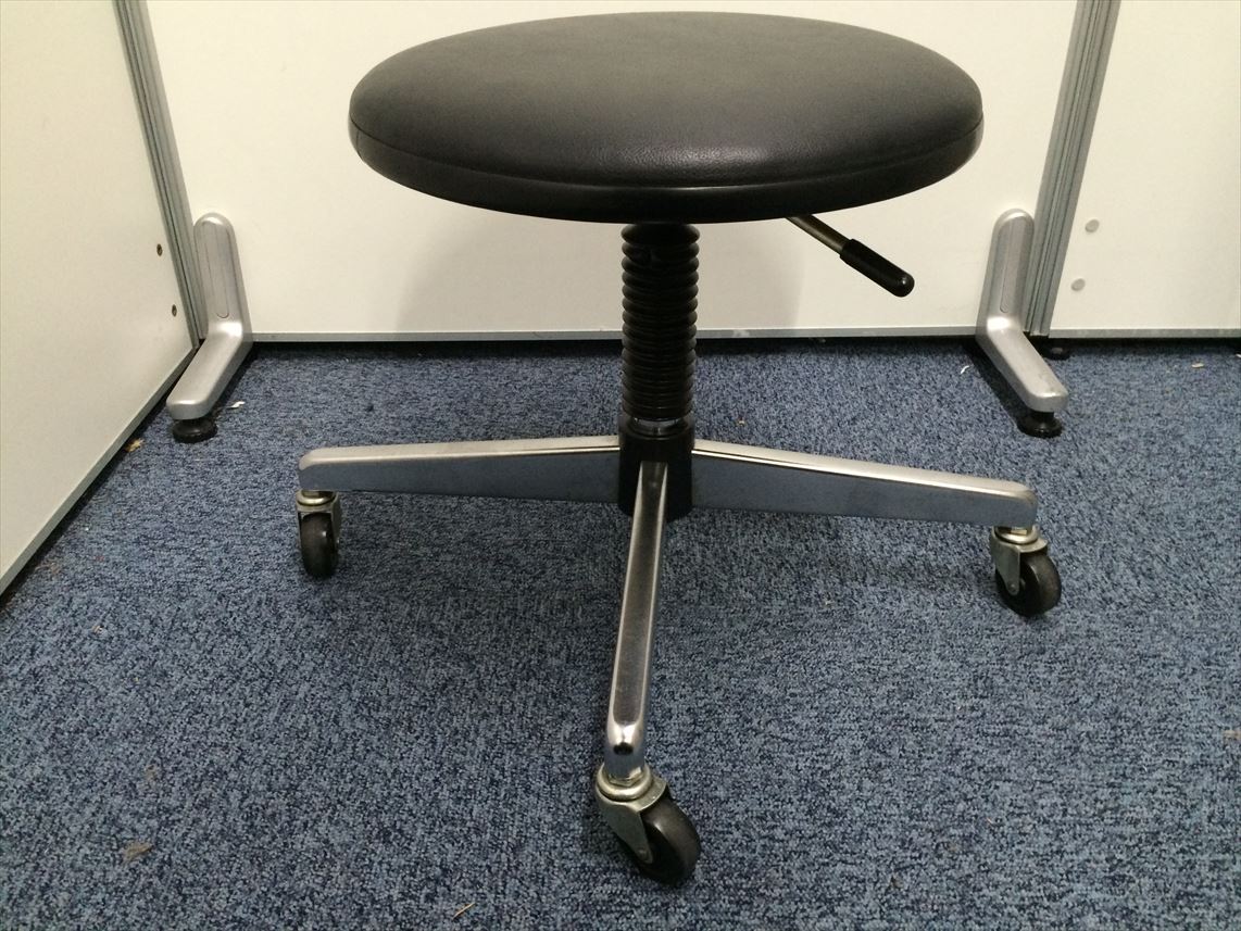 丸イス入荷しました！！
                        
                                    中古
            