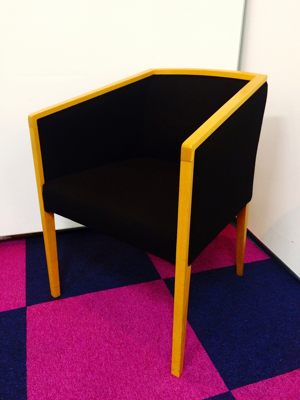 【レア商品】～シンプルアームチェア　傷等ほとんど御座いません　～
                        
                                    中古
            